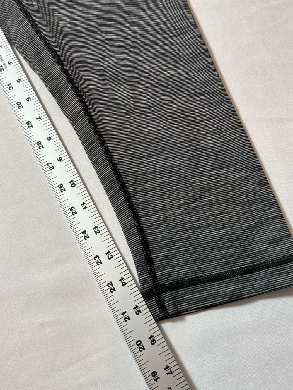 Lululemon Women’s Heathered Gray High-Rise Crop Capri Leggings Yoga Workout Pant - Picture 6 of 6